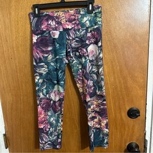 Onzie Women's floral Print Yoga Leggings 3/4 Cropped Capri Athleisure SZ S/M